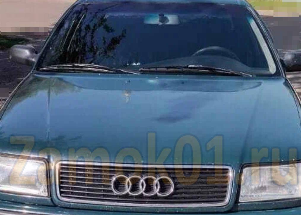 АУДИ 100 1991 года 45 кузов, сел аккумулятор, двери не открыть, капот тоже.