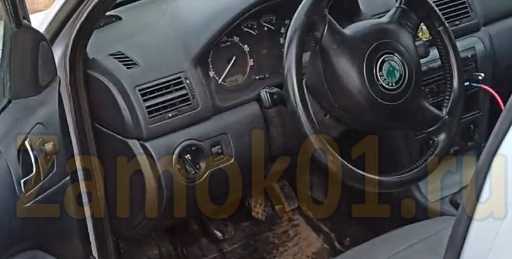 Не открывается задняя дверь на Шкода Октавия Тур ни изнутри ни снаружи