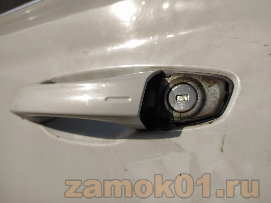 Вскрытие автомобиля Шкода через замок