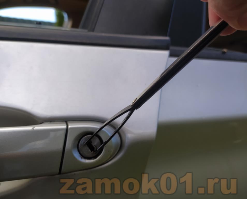 Ключи остались в багажнике - как открыть автомобиль БМВ?