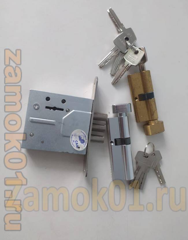Поменять замки в двери квартиры на новые после вскрытия